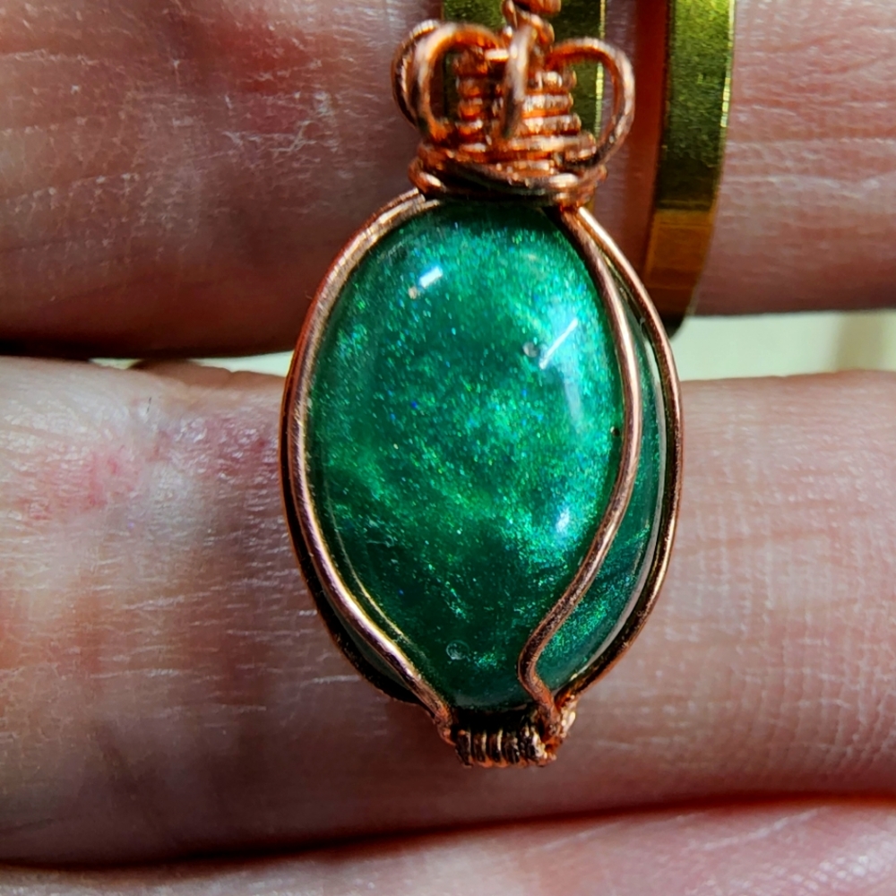 NWOT, handcrafted tiny green Cabochon wrapped in copper wire, neck cord included